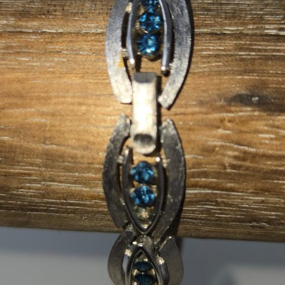Crown Trifari Deep Blue Channel Set Brushed Silver Bracelet 16.5" 1960s Clasp - Picture 6 of 11